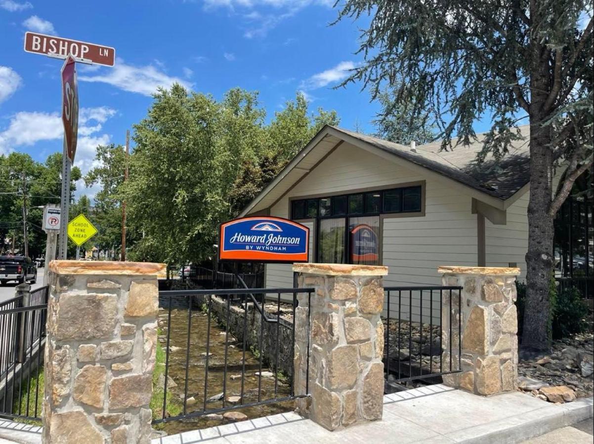 Howard Johnson By Wyndham Downtown Gatlinburg Exterior photo