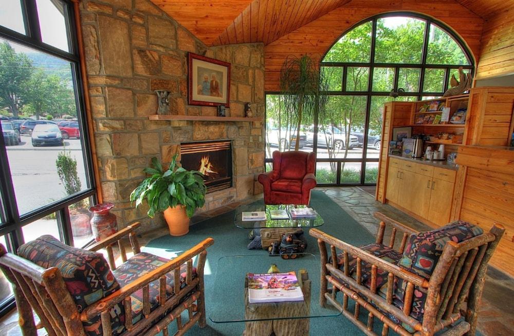 Howard Johnson By Wyndham Downtown Gatlinburg Exterior photo